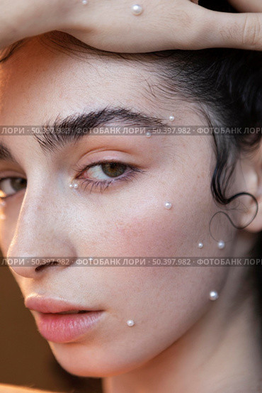 beautiful woman with pearls make up 11. Стоковое фото, агентство Ingram Publishing / Фотобанк Лори