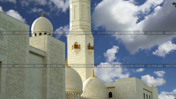 Белая Мечеть Шейха Заида Бин Султана Аль Нахьяна (Sheikh Zayed Mosque) в Абу Даби, ОАЭ (2016 год). Стоковое видео, видеограф Владимир Журавлев / Фотобанк Лори