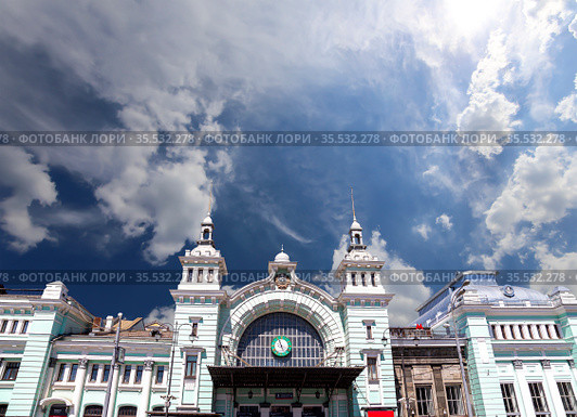 Belorusskiy railway station -- is one of the nine main railway stations in Moscow, Russia. It was opened in 1870 and rebuilt in its current form in 1907-1912 (2016 год). Редакционное фото, фотограф Владимир Журавлев / Фотобанк Лори