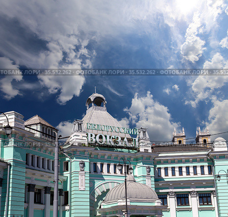 Belorusskiy railway station (written in Russian)-- is one of the nine main railway stations in Moscow, Russia. It was opened in 1870 and rebuilt in its current form in 1907-1912 (2016 год). Редакционное фото, фотограф Владимир Журавлев / Фотобанк Лори
