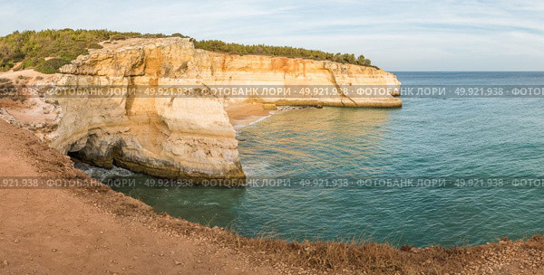 Benagil beach caves in the coastline, Algarve Portugal. Стоковое фото, агентство Ingram Publishing / Фотобанк Лори