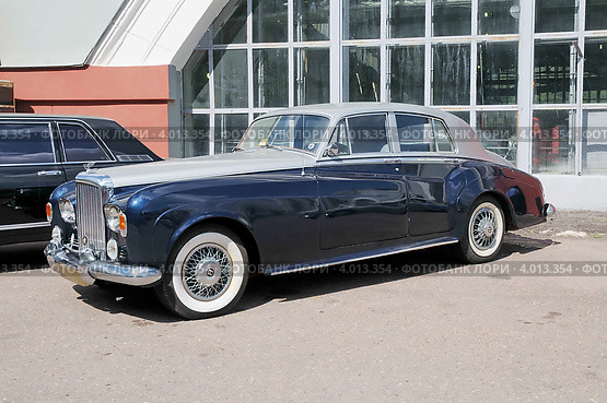 "Бентли" (Bentley). Ретроавтомобиль (2012 год). Редакционное фото, фотограф stargal / Фотобанк Лори