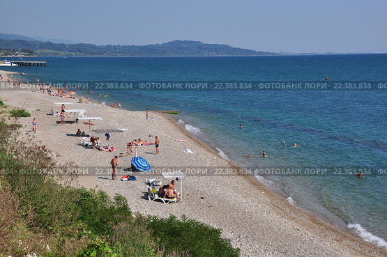 Берег Чёрного моря в Абхазии (2015 год). Редакционное фото, фотограф Наталья Краснобаева / Фотобанк Лори