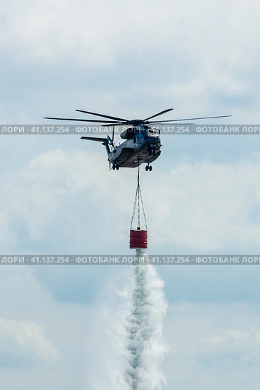 BERLIN, GERMANY - JUNE 02, 2016: Heavy-lift cargo helicopter Sikorsky CH-53 Sea Stallion of the German Army with equipment for fighting fires. Exhibition ILA Berlin Air Show 2016. Редакционное фото, фотограф Sergey Kohl / Фотобанк Лори