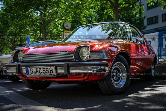 BERLIN - JUNE 18, 2022: Two-door compact car AMC Pacer X, 1975. Classic Days Berlin. Редакционное фото, фотограф Sergey Kohl / Фотобанк Лори
