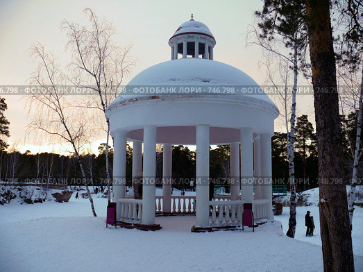 Беседка в парке Гагарина, Челябинск (2008 год). Стоковое фото, фотограф Алексей Стоянов / Фотобанк Лори