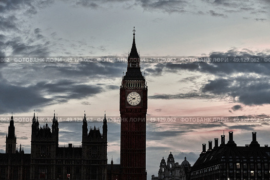 Big Ben Clock Tower London at Thames River England. Стоковое фото, агентство Ingram Publishing / Фотобанк Лори