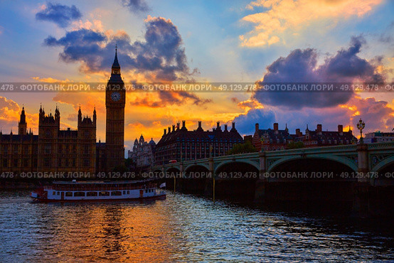 Big Ben Clock Tower London at Thames River England. Стоковое фото, агентство Ingram Publishing / Фотобанк Лори