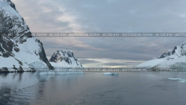 Big Iceberg in Antarctica Winter Scenery, Amazing Shape Ice Formation of Massive Large Enormous Blue Icebergs in Antarctic Peninsula Landscape Seascape with Ocean Sea Water. Стоковое видео, видеограф Vladimir / Фотобанк Лори
