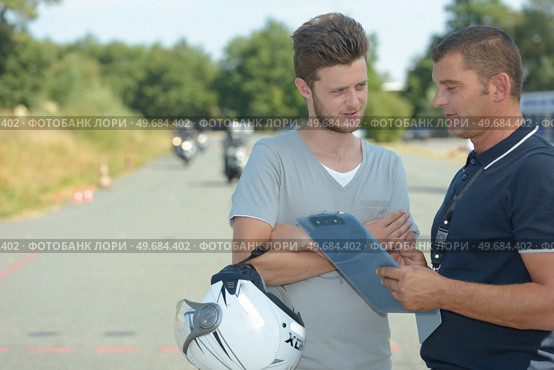 bikers ready to run. Стоковое фото, агентство Ingram Publishing / Фотобанк Лори