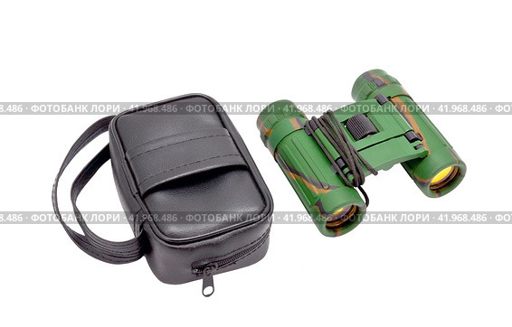 Бинокль с чехлом на белом фоне. Binoculars with a case on a white background. Стоковое фото, фотограф Татьяна Д / Фотобанк Лори