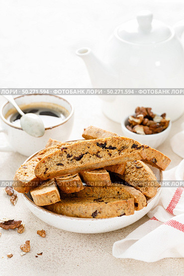 Biscotti cookies with dried cranberry, walnuts and with a cup of coffee . Стоковое фото, агентство Ingram Publishing / Фотобанк Лори