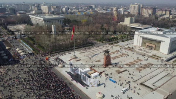 Бишкек, главная площадь Ала-Тоо, Кыргызстан. Столица, центр города. Стоковое видео, видеограф Екатерина Якименко / Фотобанк Лори