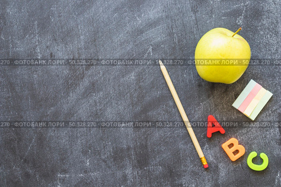 blackboard with stationery alphabet letters apple. High resolution photo. blackboard with stationery alphabet letters apple. High quality photo. Стоковое фото, агентство Ingram Publishing / Фотобанк Лори