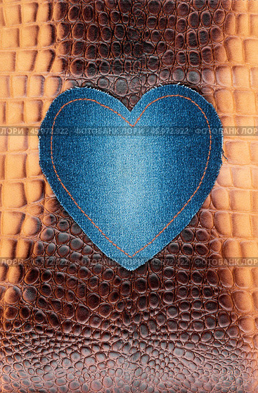 Blue denim heart lies on the brown crocodile skin. Стоковое фото, фотограф Александр Собко / Фотобанк Лори