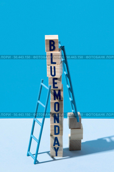 blue monday with wooden cubes ladders. Стоковое фото, агентство Ingram Publishing / Фотобанк Лори