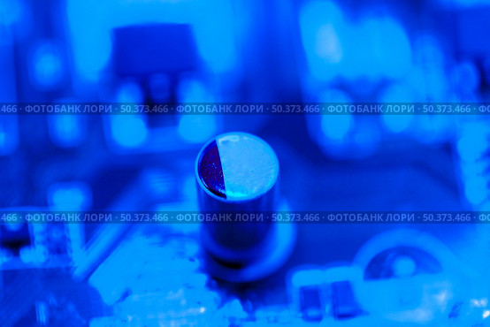 blue themed circuit board with capacitor. Стоковое фото, агентство Ingram Publishing / Фотобанк Лори