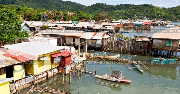 blur  philippines house in the  slum  for poor people concept of poverty and degradations. Стоковое фото, агентство Ingram Publishing / Фотобанк Лори