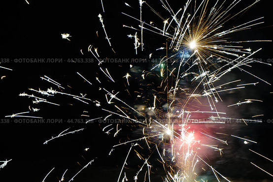 Blurred motion. Defocused colorful firework lights photography. Bright pink fireworks on New Year's Eve on a city street. Celebration of coming New Year in night. Holidays and lifestyles concepts. Стоковое фото, фотограф YuryKara / Фотобанк Лори