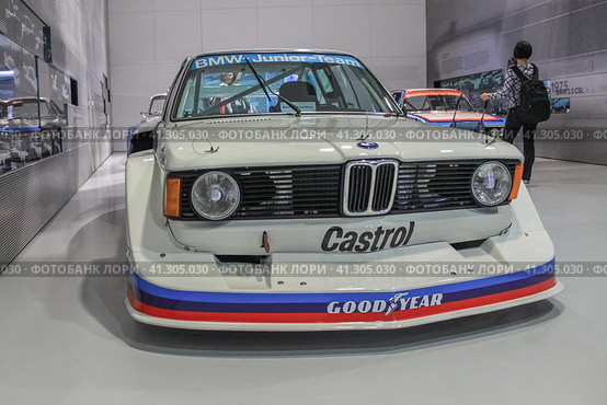 BMW 320i E21 front view. The car took part in the Group 5 in the late '70s. BMW Museum showroom (2011 год). Редакционное фото, фотограф Воловодов Владимир / Фотобанк Лори