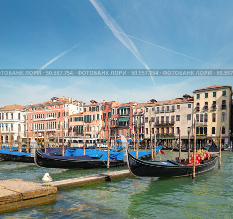 Boats in Venice on the Grand Canal, Italy. Стоковое фото, агентство Ingram Publishing / Фотобанк Лори