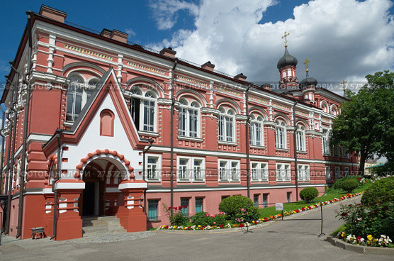 Богородице-Рождественский женский монастырь (1501-1505). Церковь Казанской иконы Божией Матери. Москва, улица Рождественка, д.20/8 с14 (2017 год). Стоковое фото, фотограф Елена Коромыслова / Фотобанк Лори