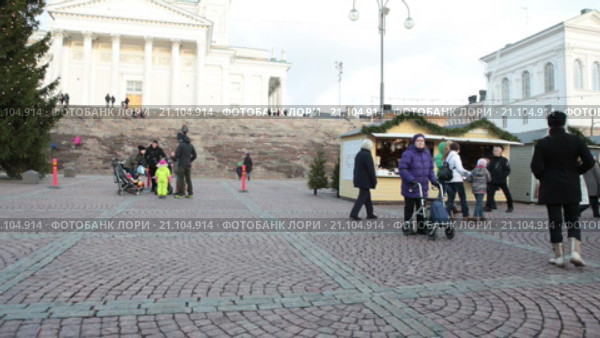 Большая Рождественская елка на Сенатской площади в центре город Хельсинки, Финляндия (2016 год). Редакционное видео, видеограф Кекяляйнен Андрей / Фотобанк Лори