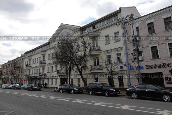 Большая Серпуховская улица в Москве (2022 год). Редакционное фото, фотограф Free Wind / Фотобанк Лори