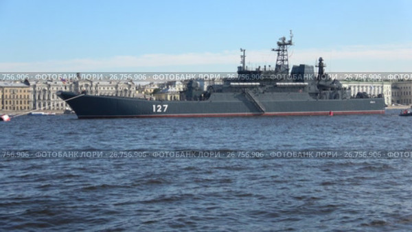 Большой десантный корабль "Минск" на реке Неве. Подготовка ко Дню ВМФ в Санкт-Петербурге (2017 год). Редакционное видео, видеограф Виктор Карасев / Фотобанк Лори