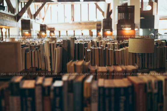 Books in large public libraries for the public. Стоковое фото, агентство Ingram Publishing / Фотобанк Лори