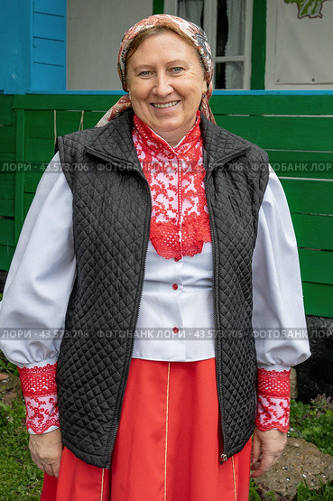 Borgustanskaya village, Pyatigorsk, May 9, 2024. Cossack courtyard, Cossack courtyard. Settlement of Cossacks in the Caucasus, portrait of a Cossack woman in national clothes. Редакционное фото, фотограф Оксана Медведева / Фотобанк Лори