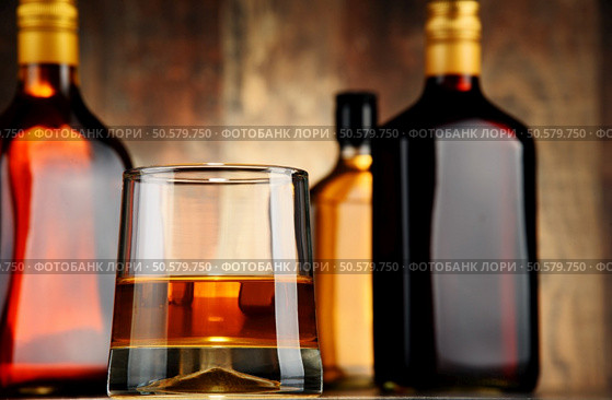 Bottles of assorted alcoholic beverages. Стоковое фото, агентство Ingram Publishing / Фотобанк Лори
