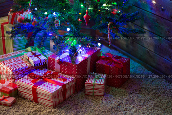 Boxes with gifts for Christmas fir. Стоковое фото, фотограф Типляшина Евгения / Фотобанк Лори