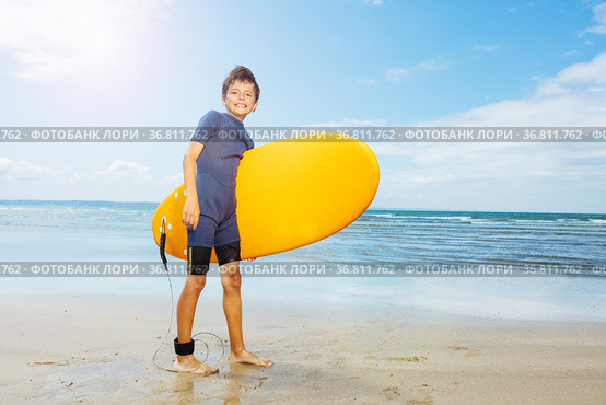 Boy walk with surfboard on the sand sea beach. Стоковое фото, фотограф Сергей Новиков / Фотобанк Лори