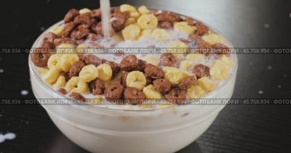 Breakfast Chocolate corn cereal in a bowl with milk. Стоковое видео, видеограф Андрей Армягов / Фотобанк Лори