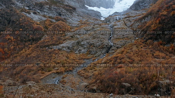 Breathtaking autumn mountainous landscape with withered grass. Стоковое фото, фотограф David Kashakhi / Фотобанк Лори