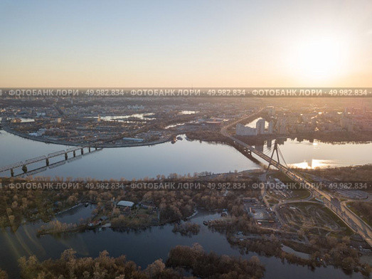 Bridge over the Dnieper River at sunset, the city of Kiev in the distance. Стоковое фото, агентство Ingram Publishing / Фотобанк Лори