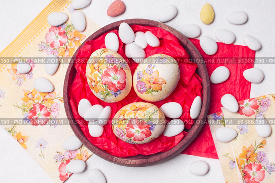 bright composition easter eggs decoupaged. Стоковое фото, агентство Ingram Publishing / Фотобанк Лори