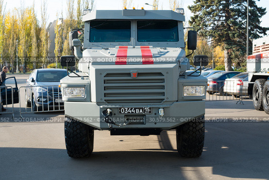 Броневик Росгвардии проекта "Патруль" на шасси КАМАЗ. ВДНХ (ВВЦ) (2018 год). Редакционное фото, фотограф Кузин Алексей / Фотобанк Лори