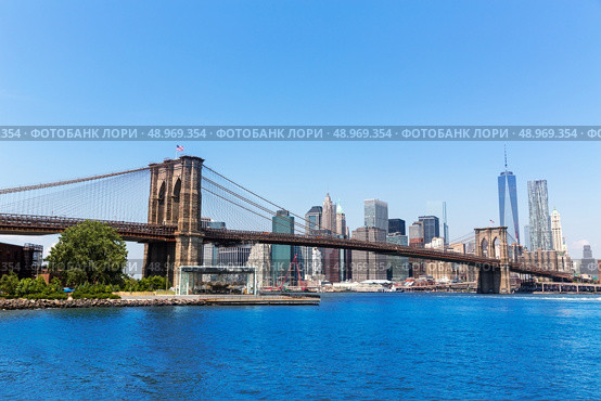 Brooklyn Bridge and Manhattan skyline New York city sunshine US. Стоковое фото, агентство Ingram Publishing / Фотобанк Лори