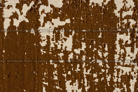 Brown peeling paint on the wall. Old concrete wall with cracked flaking paint. Weathered rough painted surface with patterns of cracks and peeling. High resolution texture for background and design. Стоковое фото, фотограф Андрей Степанов / Фотобанк Лори