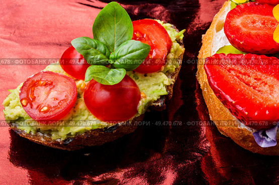 Bruschetta with various toppings.Assortment of italian traditional bruschetta.Summer party.Mix bruschetta. Bruschetta with various toppings. Стоковое фото, агентство Ingram Publishing / Фотобанк Лори