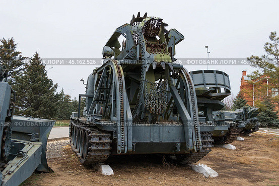 БТМ-2, быстроходная машина для рытья траншей и укрытий для солдат, оборудование оборонительных позиций. Волжский, Волгоградская область, Россия. (2019 год). Редакционное фото, фотограф Андрей Цыганков / Фотобанк Лори