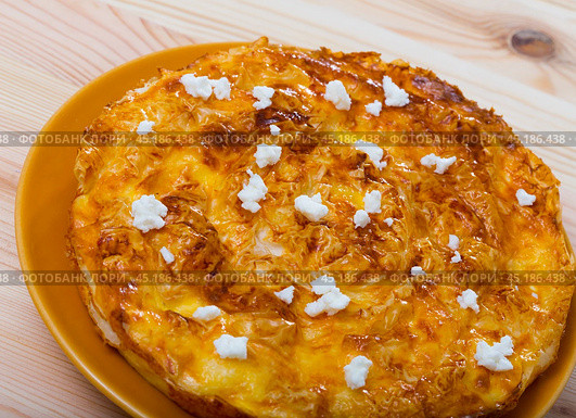 Bulgarian cheese filo pie Banitsa. Стоковое фото, фотограф Яков Филимонов / Фотобанк Лори