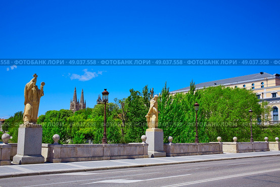 Burgos San Pablo bridge Statues and Cathedral over Arlanzon river in Castilla Spain. Стоковое фото, агентство Ingram Publishing / Фотобанк Лори