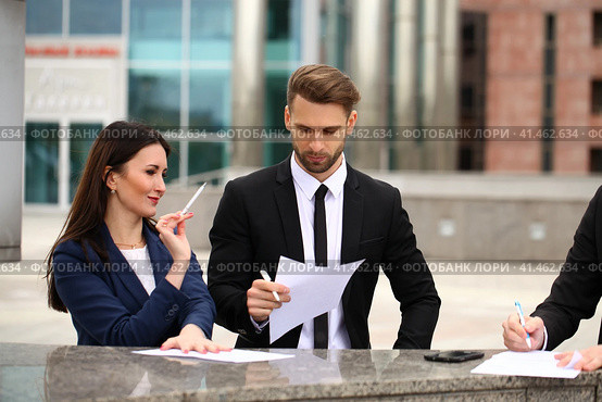 Business people sign a contract. Стоковое фото, фотограф Андрей Аркуша / Фотобанк Лори