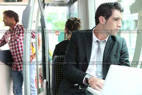 Businessman on the bus. Стоковое фото, агентство Ingram Publishing / Фотобанк Лори