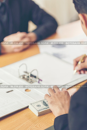 Businessman receive money in the envelope offered in file - anti bribery and corruption concepts. Стоковое фото, агентство Ingram Publishing / Фотобанк Лори