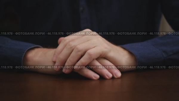 Businessman sitting at the table thoughtfully put one hand on the other in anticipation. hand gestures in everyday life. close-up. front view. Стоковое видео, видеограф ЛУНИНА ВЕРОНИКА / Фотобанк Лори