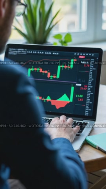 Businessman using laptop for analyzing data stock market. Forex trading graph concept. Trading forex data information. Стоковое AI-видео, аниматор Sergey Grishin / Фотобанк Лори